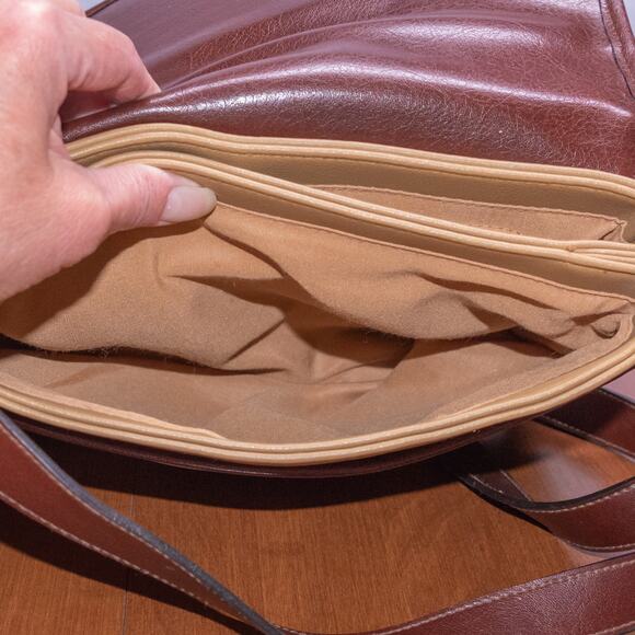 CL AMERICA Medium Tan Messenger Shoulder Bag Purse Roomy Handbag Faux Leather - Picture 8 of 8